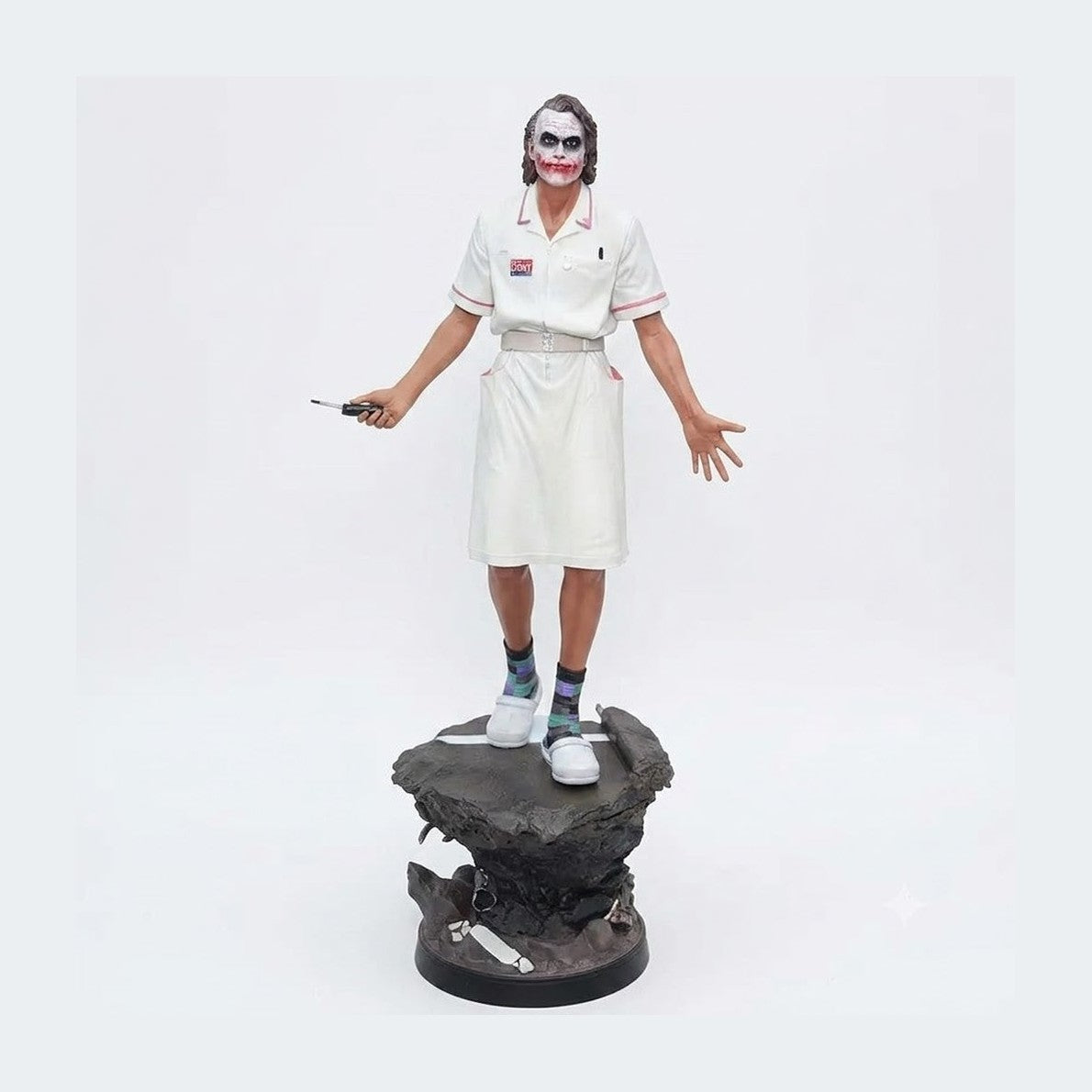 Joker Nurse Figure 54 cm - Heath Ledger DC Collectible Statue
