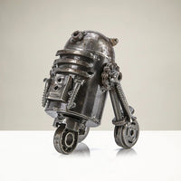 فن المعادن - منحوتة معدنية معاد تدويرها مستوحاة من R2D2