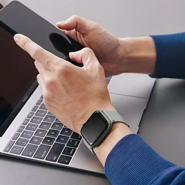 Uniq Revix Reversible Magnetic Apple Watch Strap - Charcoal