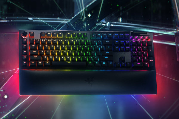 لوحة مفاتيح الألعاب الميكانيكية Razer BlackWidow V4 Pro بمفاتيح Green Switch