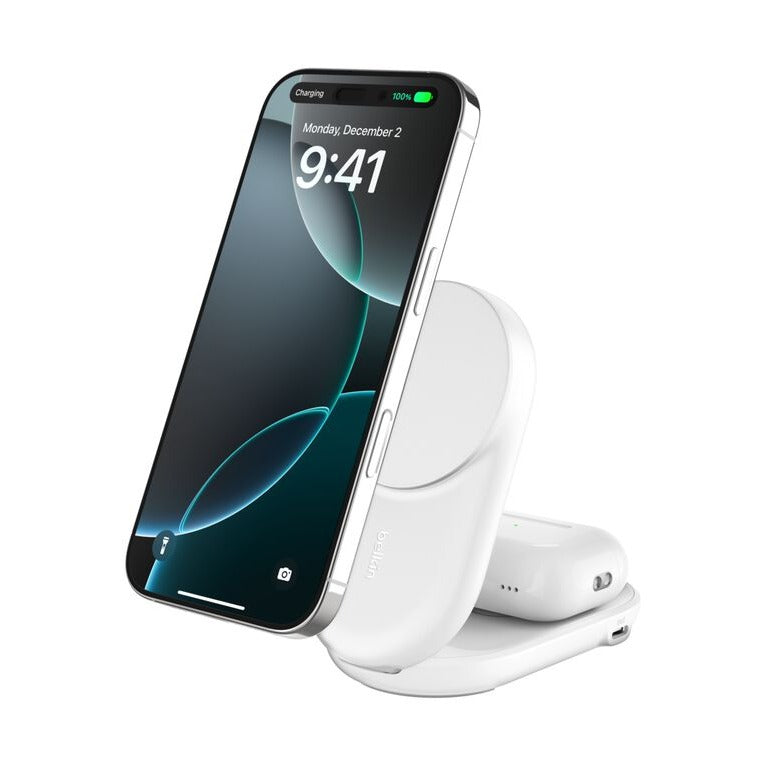حامل الشحن اللاسلكي القابل للطي 2 في 1 BOOST CHARGE QI2 بقدرة 25 وات من بيلكن - أبيض