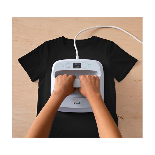 Cricut Iron On | Pink | 61Cm (24") | Heat Transfer Vinyl Roll (Htv)