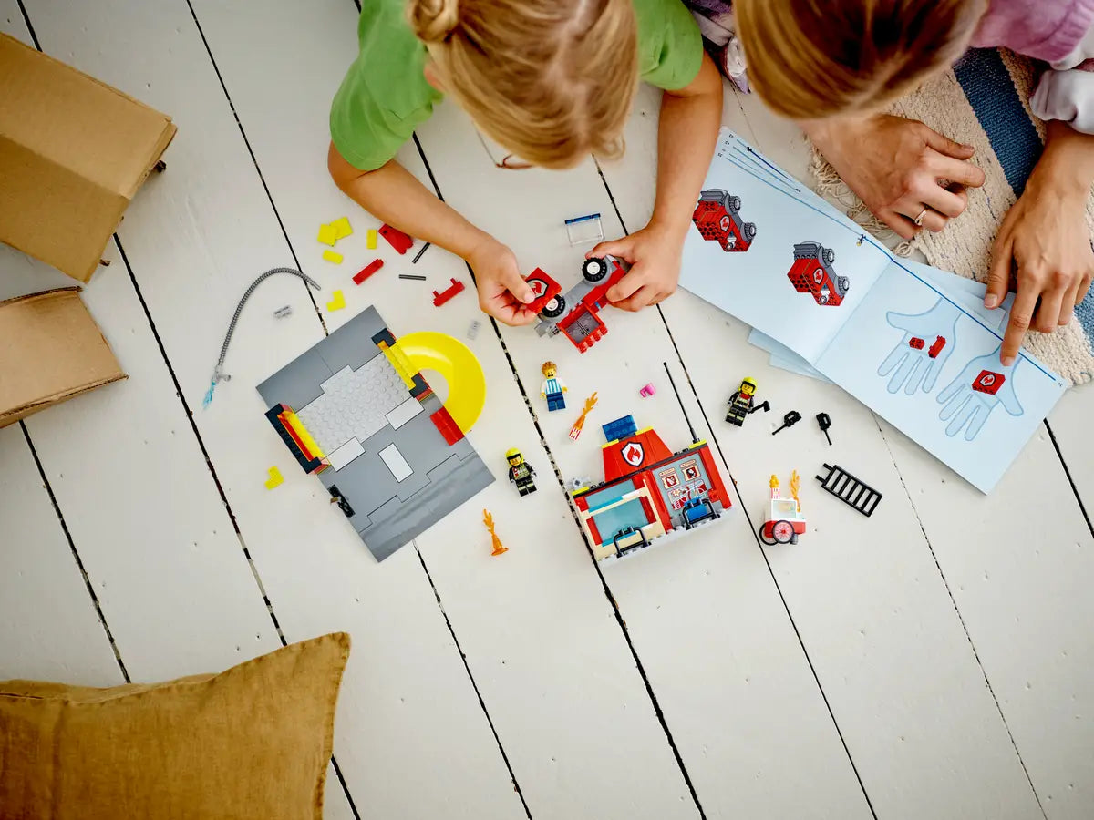 Lego City - Fire Station And Fire Truck