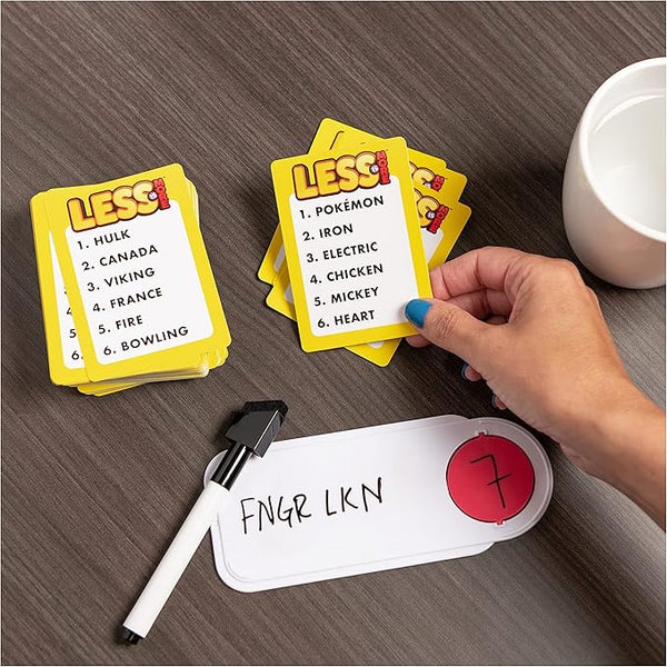 لعبة "Less Is More" من "Spin Master" - لعبة تلميحات الكلمات الجماعية