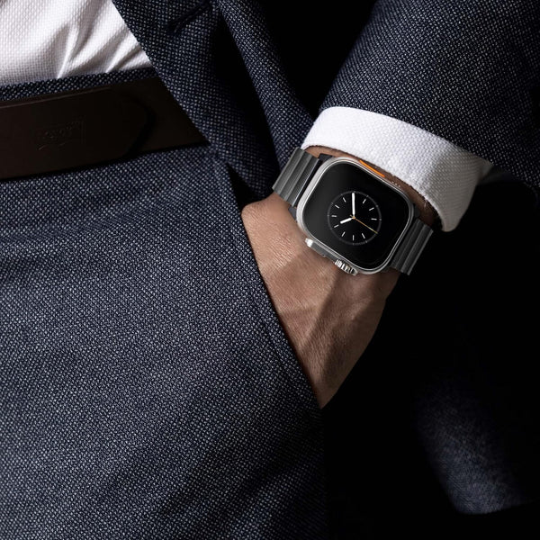 Uniq Strova Mag Apple Watch Self-Adjustable Steel Link Band - Titanium