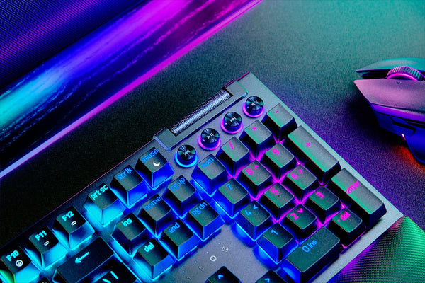 لوحة مفاتيح الألعاب الميكانيكية Razer BlackWidow V4 Pro بمفاتيح Green Switch