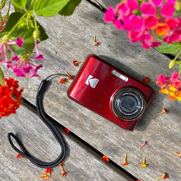 Kodak - Compact Digital Camera PIXPRO FZ45 16MP Compact Digital Camera, 4X Optical Zoom, AA - Red