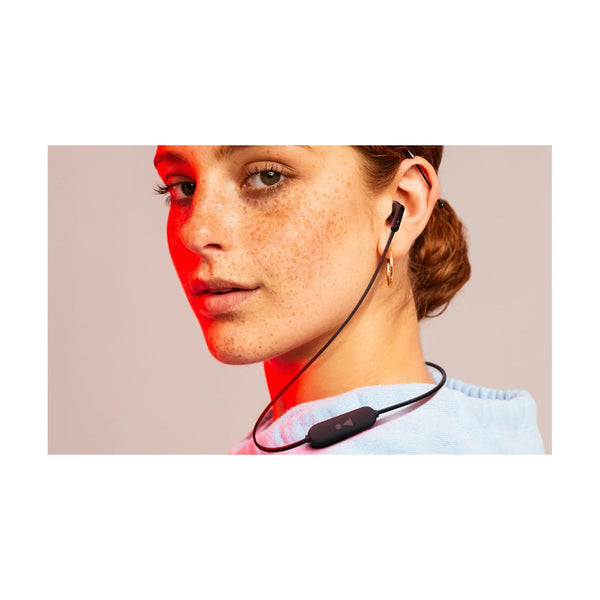 سماعات أذن لاسلكية JBL Tune 215BT - لون أسود - طوق رقبة بصوت Pure Bass وتشغيل لمدة 16 ساعة
